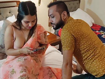 Supah-red-hot Indian couple goes on a honeymoon with utter satisfaction