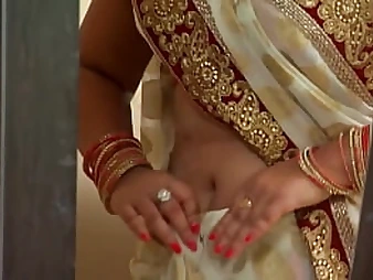 Hindi Desi Actress Deep & Super Super-steamy Stomach- Button Demonstration - Hindi Masala Showcase