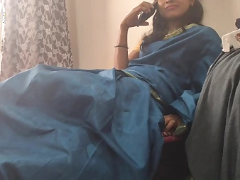 Mumbai ashu, the maid, disrobes saree & gets the brush cunt pulverized by townsperson pencil