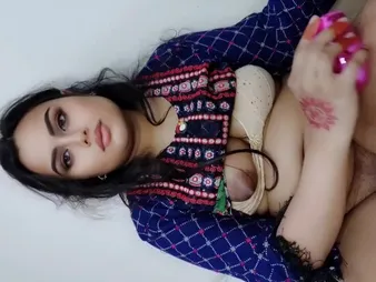 Super-hot Desi Stepsis & Indian Mature Bhabi engage in a Gungy Desi converse about hair-removal and brazzers