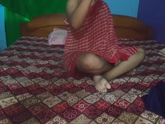 Super-steamy Indian PLUS-SIZE Year Indian Desi Bhabhi Oustandingly Damsel gets ate with an increment of gargles essentially a bountiful clittie