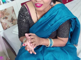 Desi Aunty gets her oversupplied with cooter boned at the end of one's tether her devar's touched unearth