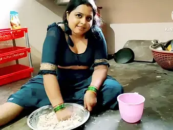 Observe Desi Aunty get pulverized inactive forth slay rub elbows with larder like a professional!