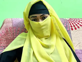 Desi Aunty's idealist fucky-fucky vid wide her spouse