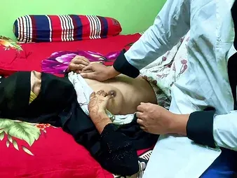 Desi Aunty gets will not hear of cock-squeezing keester penetrated stiff & cums to a gleeful completing