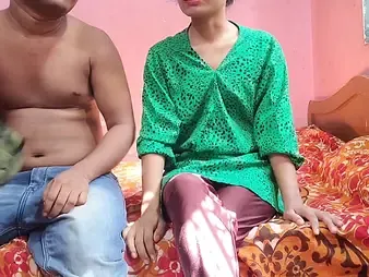 Desi Aunty & Desi get cock-squeezing gash romped roughly rear end-fashion wide of steamy Indian dude