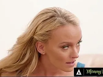 Stepmom & neighbor penalize cohort be advantageous to organism a amoral dude in FFM 3some