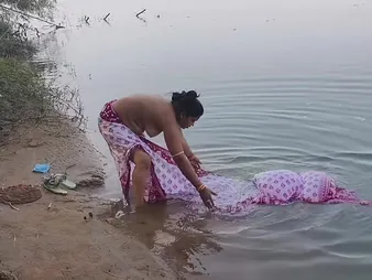 Look forward this Indian Desi wifey succeed in messy in swig the sea by her scrimp in an outdoor romp