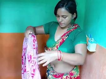 Hot Indian MILF there monumental melons gets her selfish ass disintegrated with regard to motel